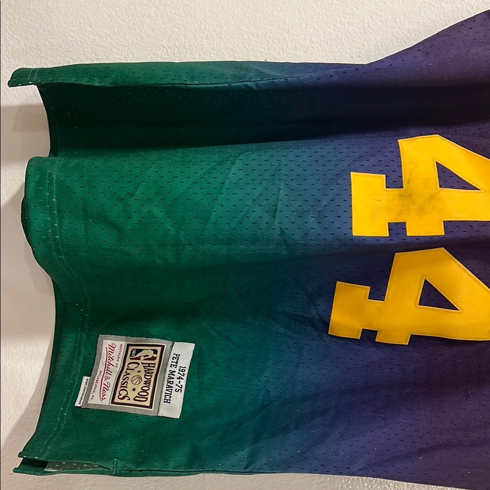 Mitchell & Ness “PISTOL” Pete Maravich 1974-75 Jazz Jersey Hardwood Classic. - Picture 6 of 10